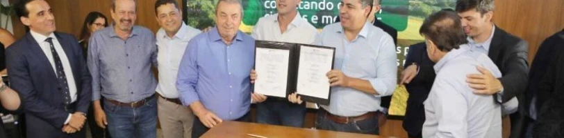 IFAG assina contratos para obras de pavimentação das GOs 180 e 178, em Jataí